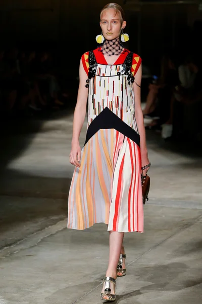 Look 27